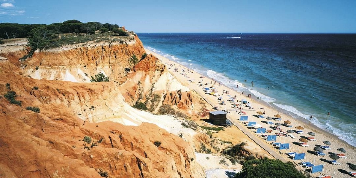 Affordable Algarve Escape with Beachfront Relaxation