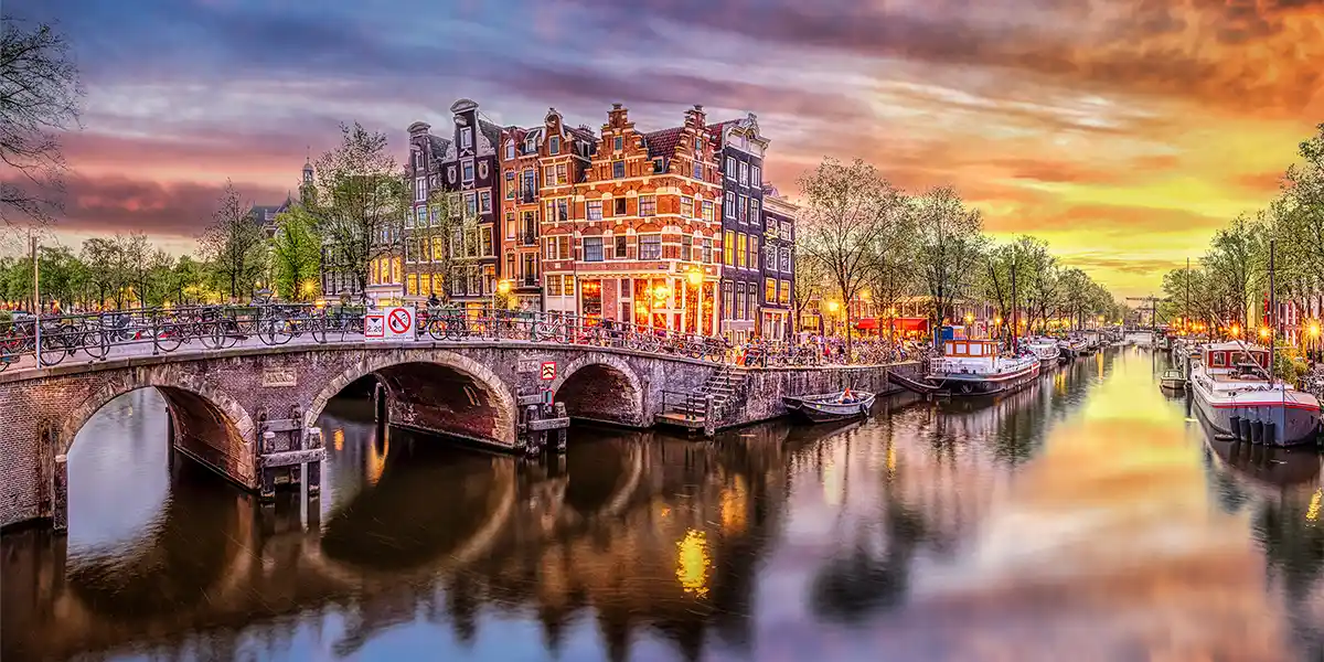 https://toduk.blob.core.windows.net/hotelimage/package/slider/amsterdam12082024.webp