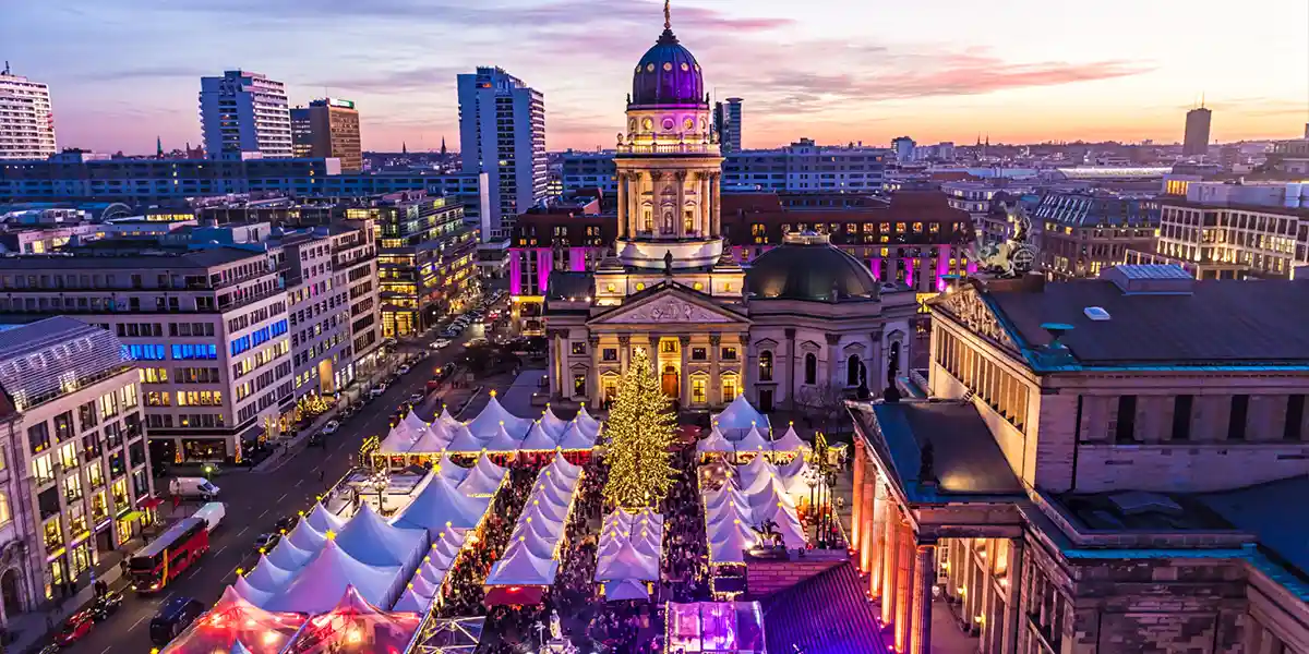 https://toduk.blob.core.windows.net/hotelimage/package/slider/berlin-christmas-market0330092024.webp