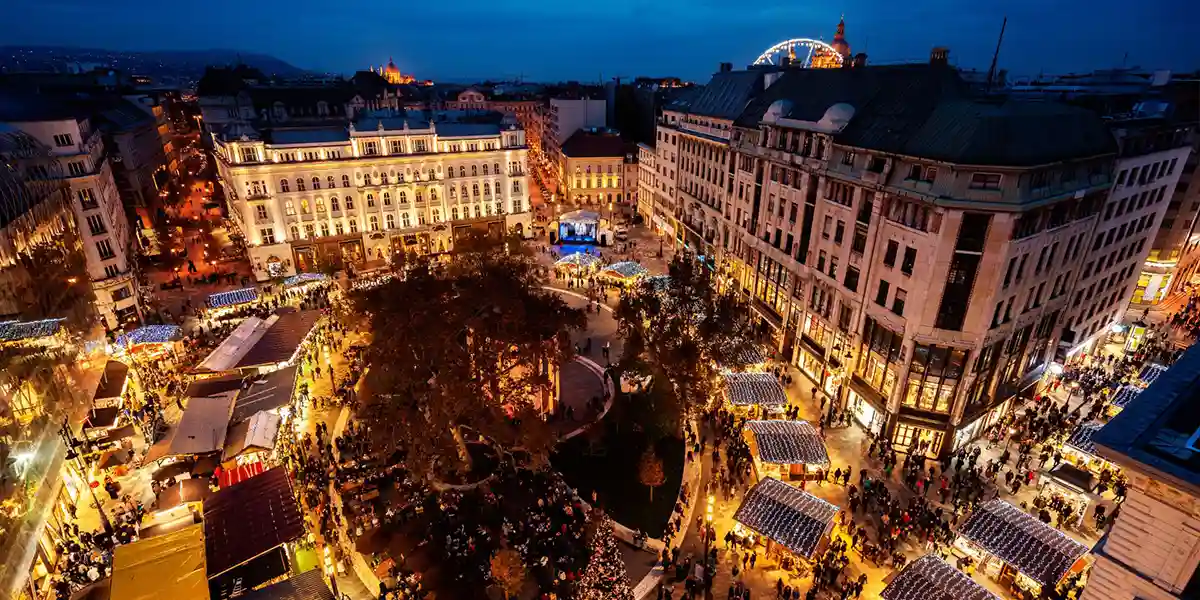 https://toduk.blob.core.windows.net/hotelimage/package/slider/budapest-christmas-market0230092024.webp