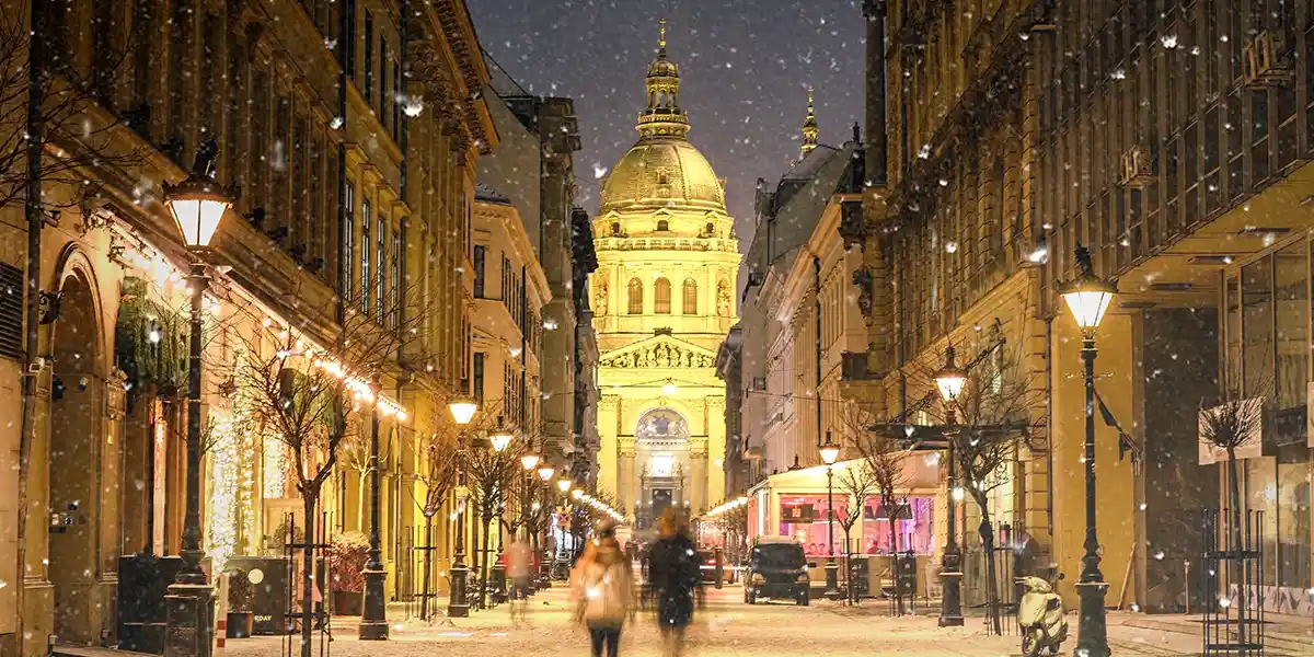 https://toduk.blob.core.windows.net/hotelimage/package/slider/budapest-christmas.webp