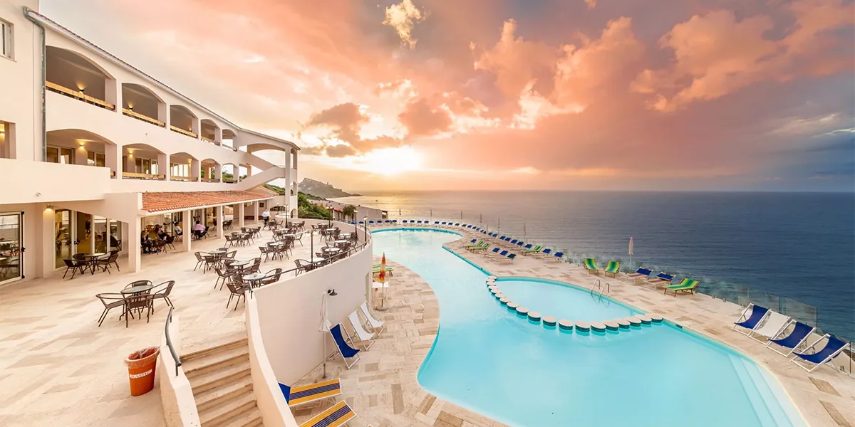 https://toduk.blob.core.windows.net/hotelimage/package/slider/castelsardo-resort-pool03.webp