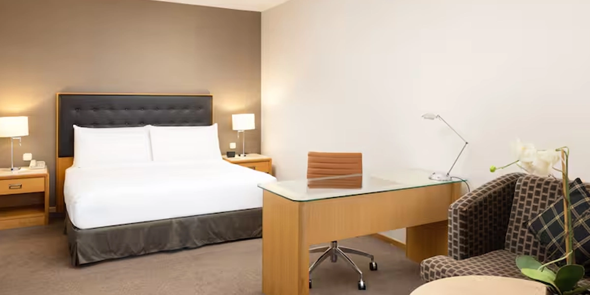 https://toduk.blob.core.windows.net/hotelimage/package/slider/double-tree-by-hilton-luxembourg-bed-room.webp