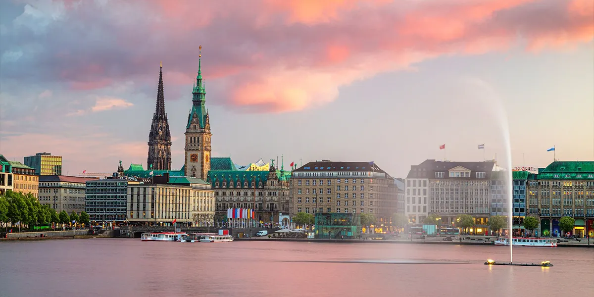 https://toduk.blob.core.windows.net/hotelimage/package/slider/hamburg.webp