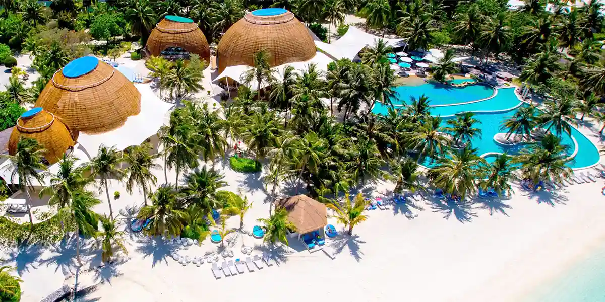 https://toduk.blob.core.windows.net/hotelimage/package/slider/holiday-inn-resort-kandooma-maldives-aerial-view10062024.webp