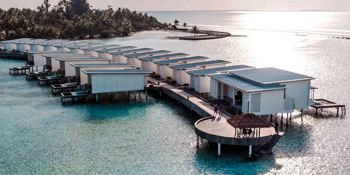 https://toduk.blob.core.windows.net/hotelimage/package/slider/holiday-inn-resort-kandooma-maldives-exterior10062024.webp