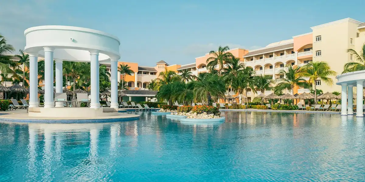 https://toduk.blob.core.windows.net/hotelimage/package/slider/iberostar-selection-rose-hall-suites513092024.webp