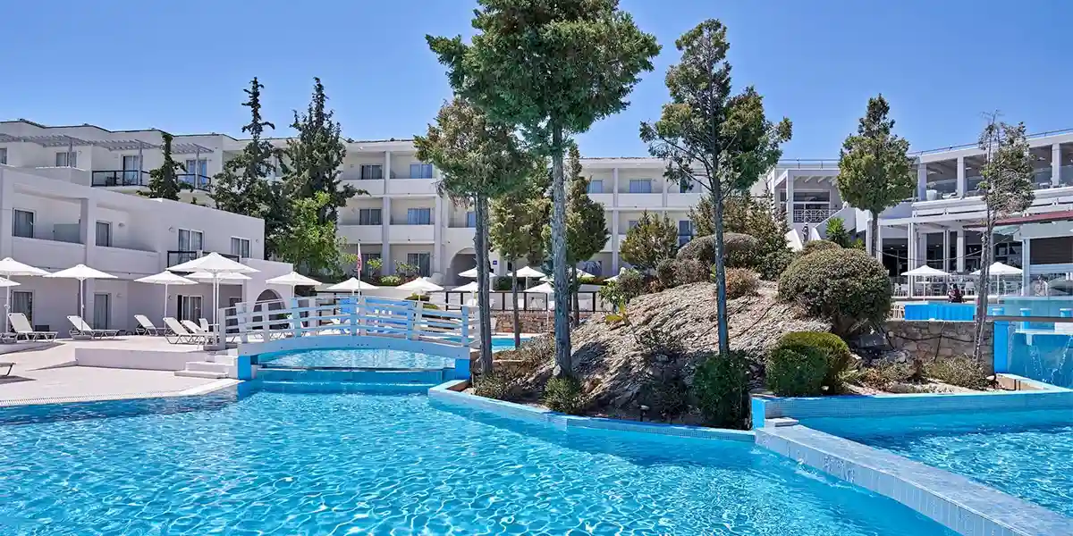 https://toduk.blob.core.windows.net/hotelimage/package/slider/labranda-kiotari-bay-pool0206012025.webp