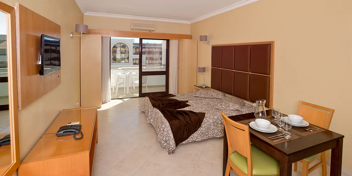 https://toduk.blob.core.windows.net/hotelimage/package/slider/paladium&alagoa-mar-hotel-albufeira_room.webp