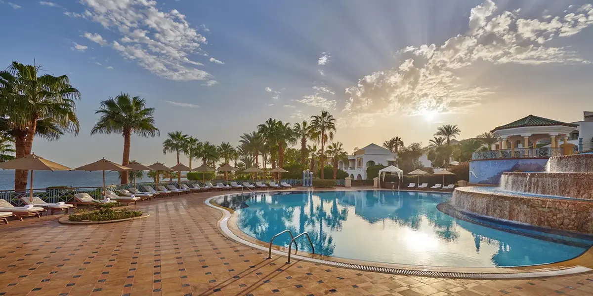 https://toduk.blob.core.windows.net/hotelimage/package/slider/park-regency-sharm-el-sheikh-resort-pool.webp