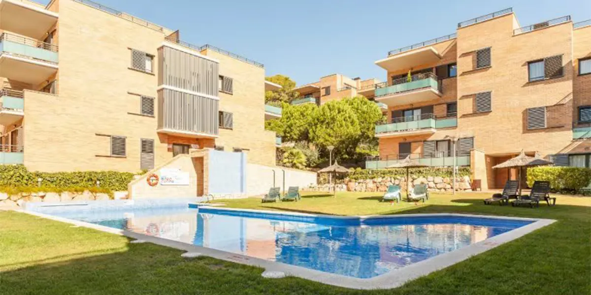 https://toduk.blob.core.windows.net/hotelimage/package/slider/pierre-&-vacances-residence-salou-pool.webp