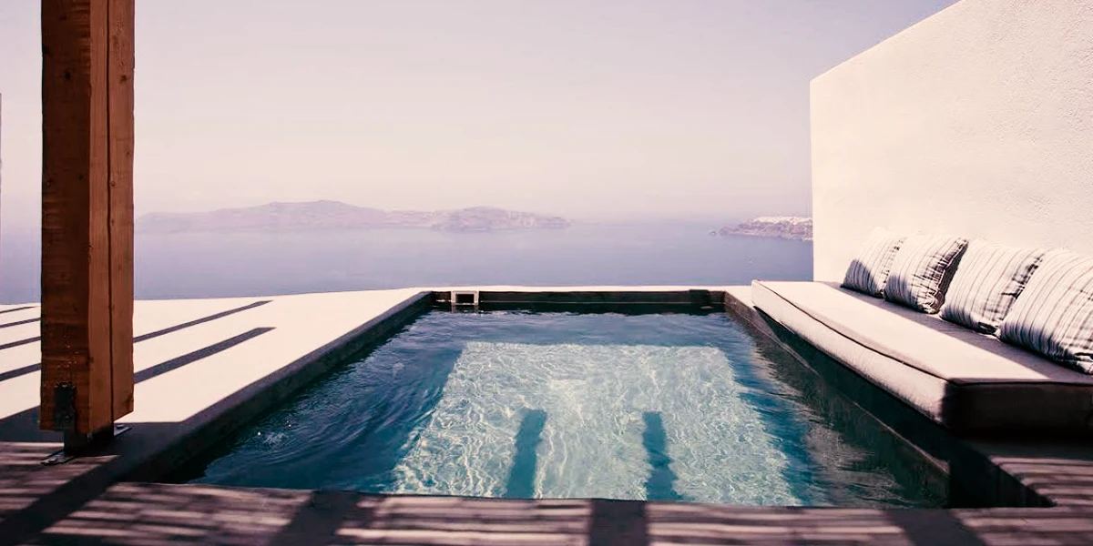 https://toduk.blob.core.windows.net/hotelimage/package/slider/remezzo-villas-santorini-greece-sea-side-view1.webp