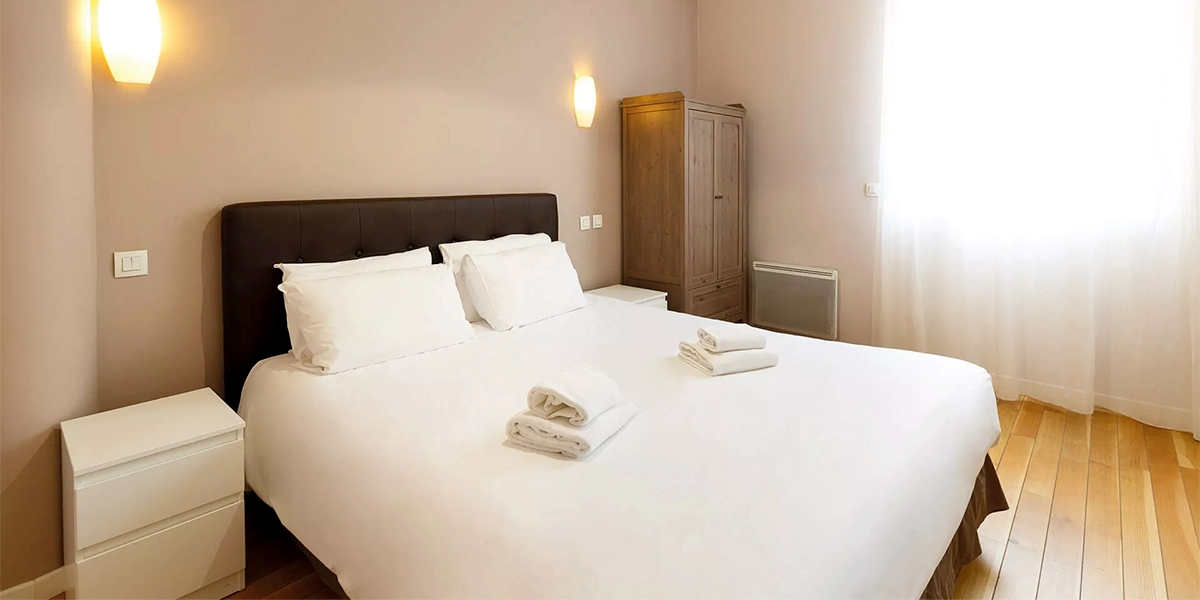 https://toduk.blob.core.windows.net/hotelimage/package/slider/residhotel-toulouse-bed-room.webp