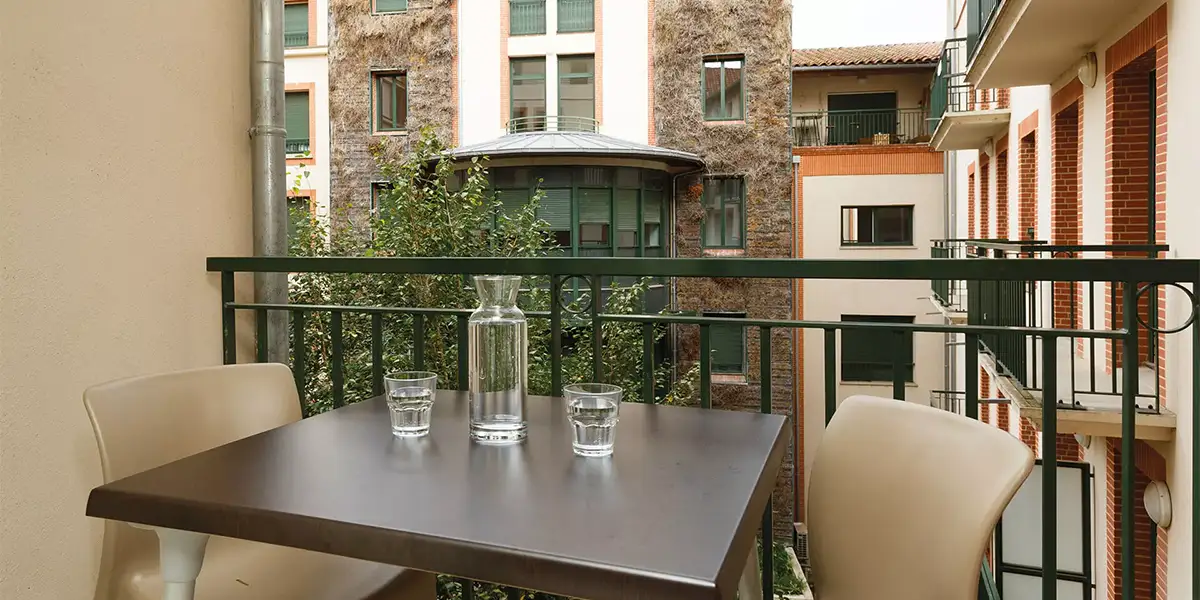 https://toduk.blob.core.windows.net/hotelimage/package/slider/residhotel-toulouse-centre-balcony-view.webp