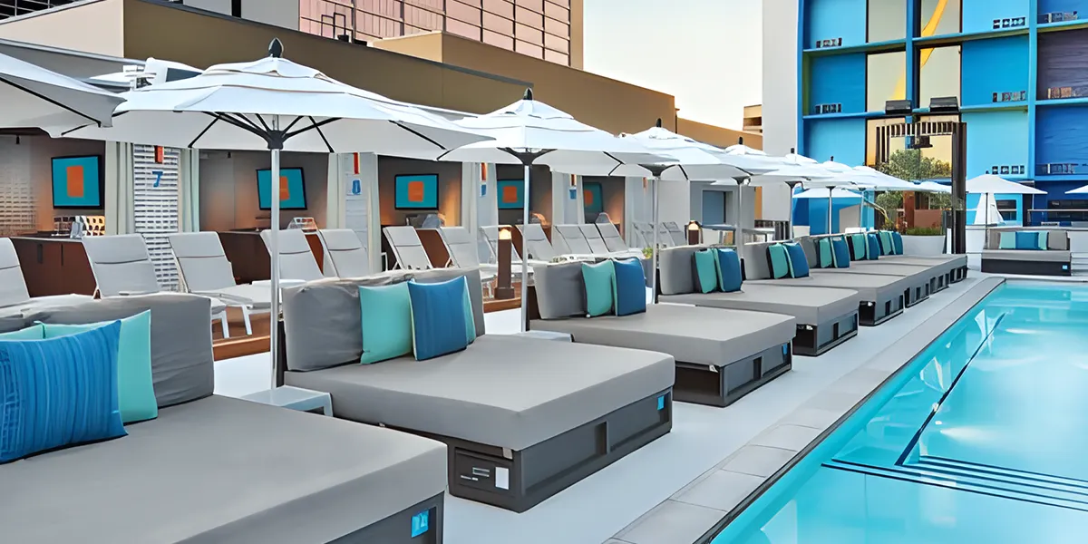 https://toduk.blob.core.windows.net/hotelimage/package/slider/the-linq-hotel+experience-pool24072024usa.webp