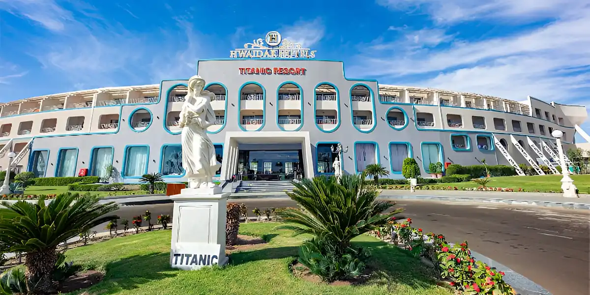 https://toduk.blob.core.windows.net/hotelimage/package/slider/titanic-resort-&-aqua-park-hurghada-exterior.webp