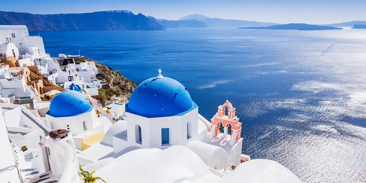 Romantic Santorini Break: Sunset Views & Breezy Seaside Calm