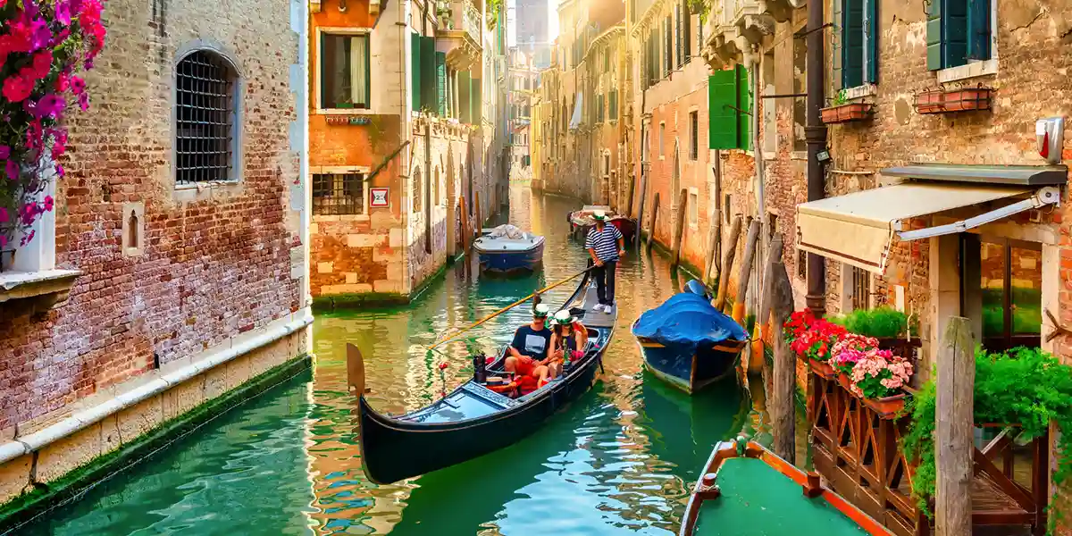 https://toduk.blob.core.windows.net/hotelimage/package/slider/venice0320082024.webp