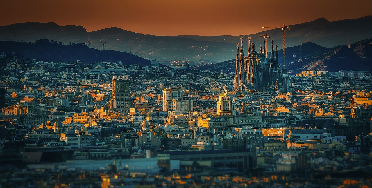 4* Barcelona Trip with Open Bar Cruise & Return Flights